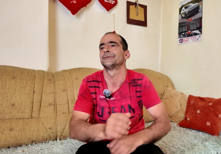 “TikTok mi je uništio brak”: Nakon 25 godina ostavila ga supruga, sada sam odgaja sina