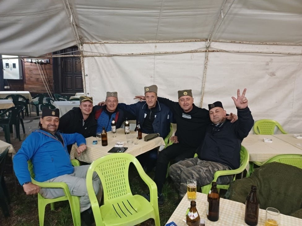Pogledajte okupljanje četnika uz oružje, pokliče, uniforme i zločinačke pjesme