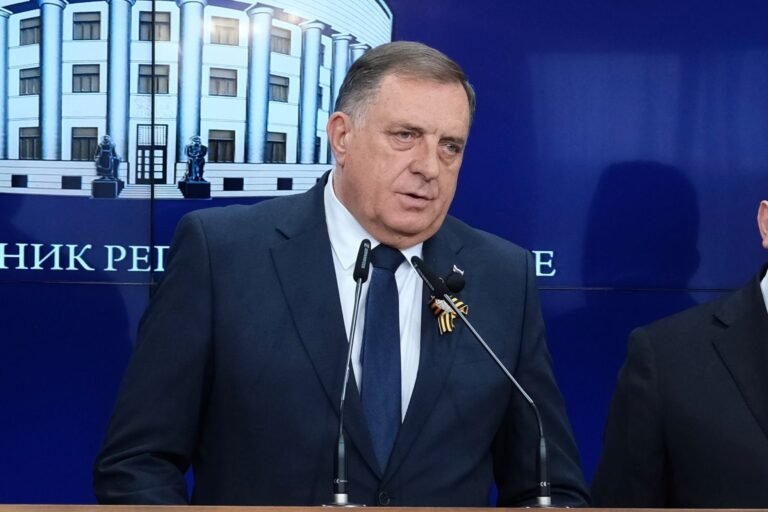 SNSD kreće u obračun sa Šmitom: Traži ukidanje njegovih odluka